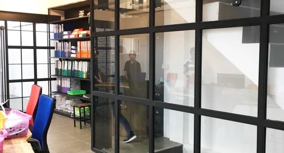 Oficina en venta de 4 habitaciones en Khlong San, Bangkok
