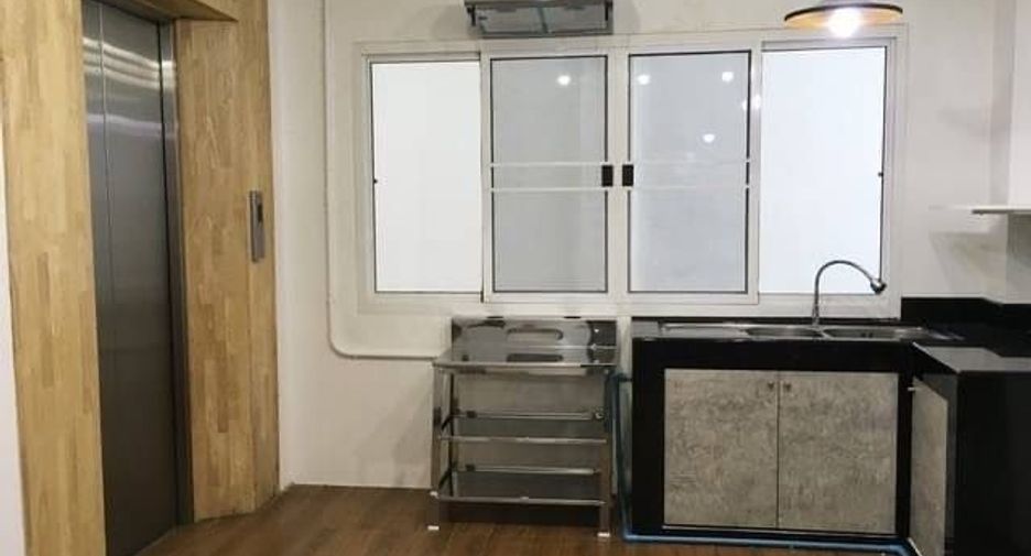 Oficina en venta de 4 habitaciones en Khlong San, Bangkok
