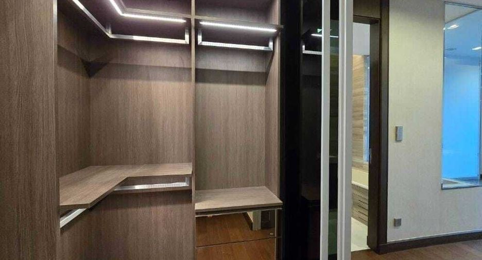 For sale 2 bedrooms condo in Khlong Toei, Bangkok
