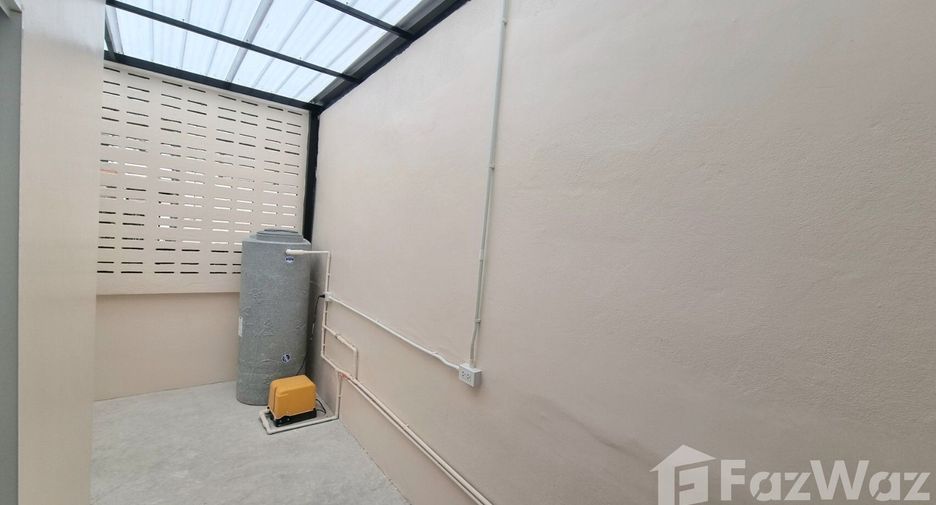 Casa adosada en venta de 2 habitaciones en Sai Mai, Bangkok
