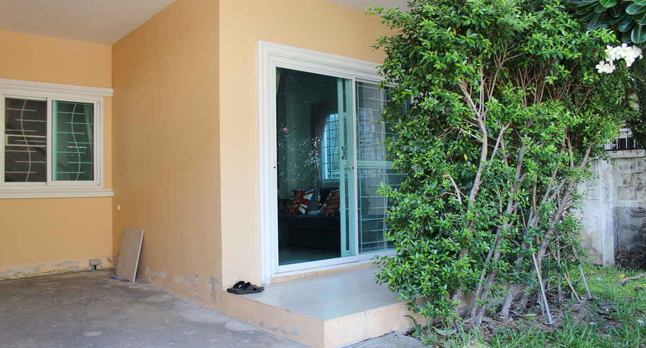 For sale 3 bedrooms townhouse in Nong Chok, Bangkok