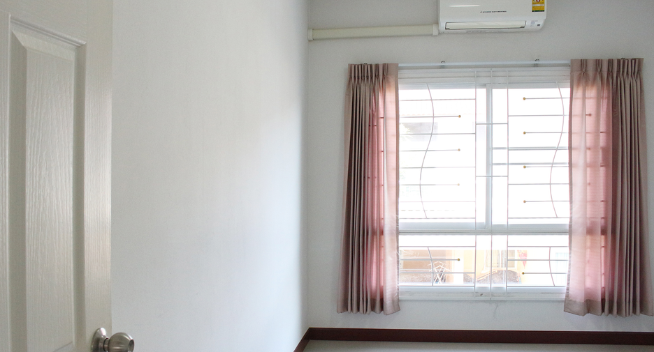 For sale 3 bedrooms townhouse in Nong Chok, Bangkok