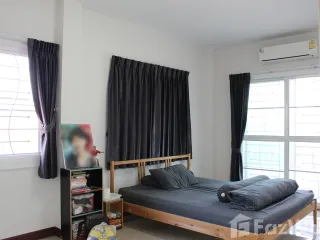 Casa adosada en venta de 3 habitaciones en Nong Chok, Bangkok