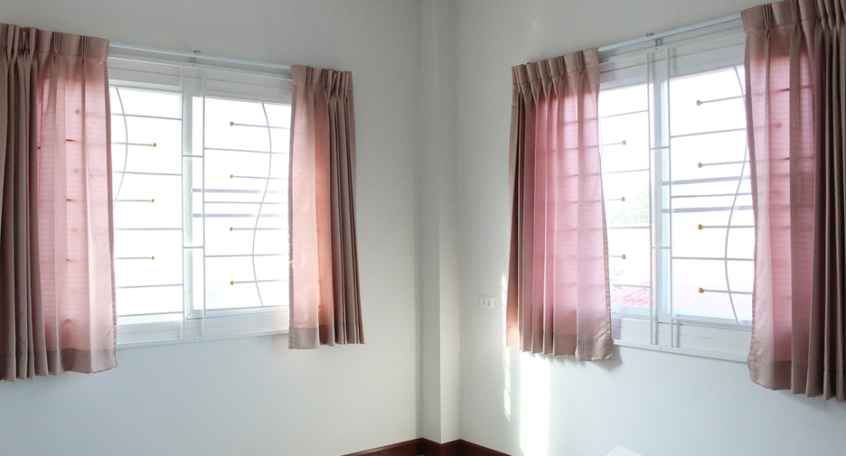 For sale 3 bedrooms townhouse in Nong Chok, Bangkok