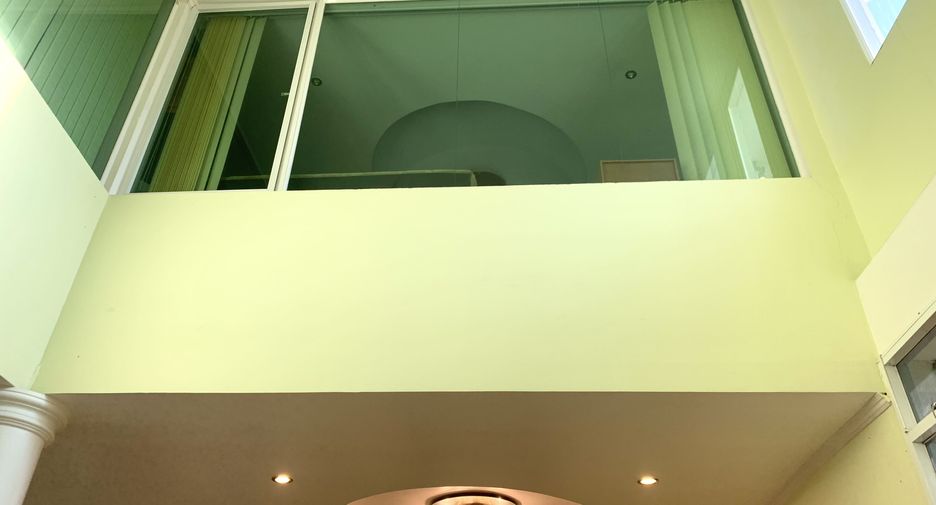For sale 3 ベッドルーム townhouse in Bangkok Yai, Bangkok