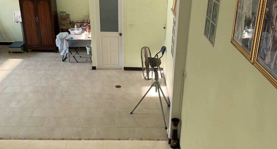 For sale 3 ベッドルーム townhouse in Bangkok Yai, Bangkok