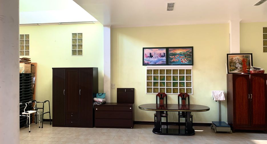 For sale 3 ベッドルーム townhouse in Bangkok Yai, Bangkok