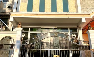 For sale 3 bedrooms townhouse in Bangkok Yai, Bangkok