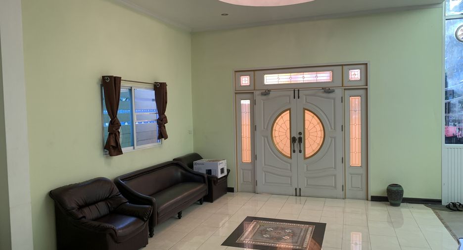For sale 3 ベッドルーム townhouse in Bangkok Yai, Bangkok