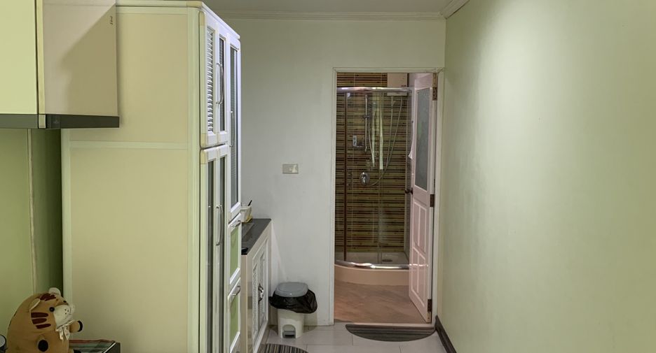 For sale 3 ベッドルーム townhouse in Bangkok Yai, Bangkok
