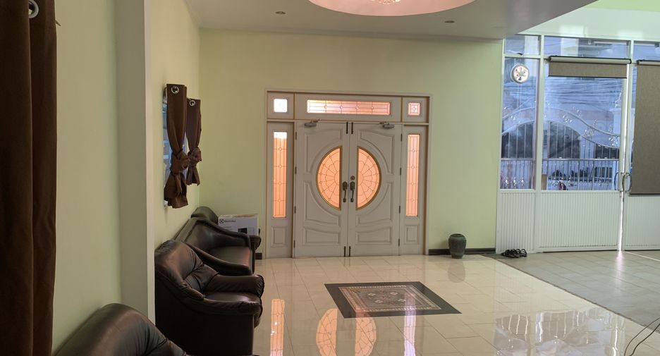 For sale 3 ベッドルーム townhouse in Bangkok Yai, Bangkok