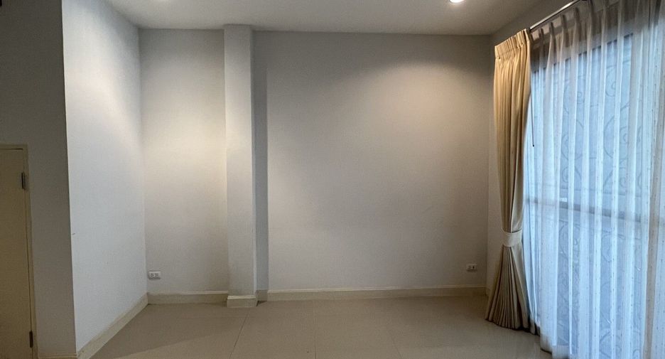 For sale 2 bedrooms townhouse in Phra Samut Chedi, Samut Prakan