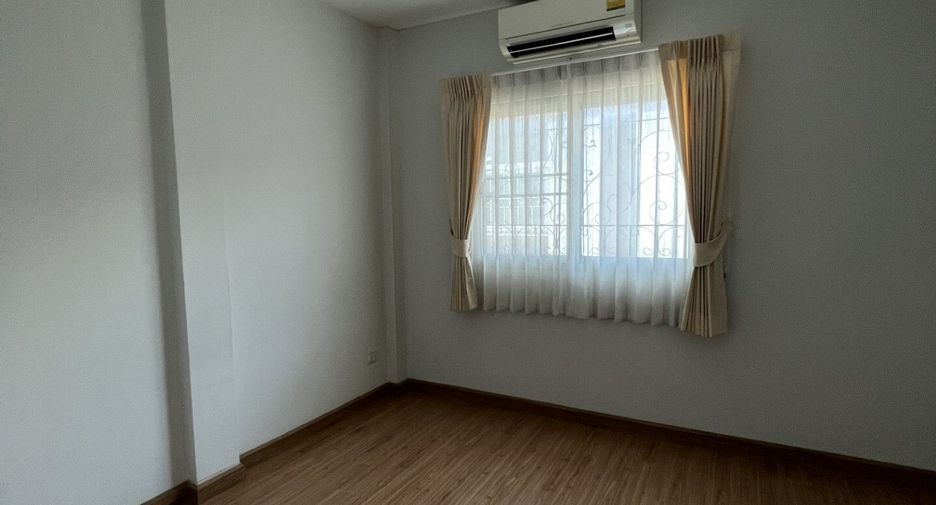 For sale 2 bedrooms townhouse in Phra Samut Chedi, Samut Prakan