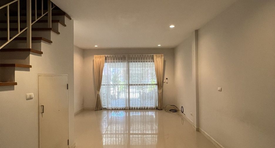For sale 2 bedrooms townhouse in Phra Samut Chedi, Samut Prakan