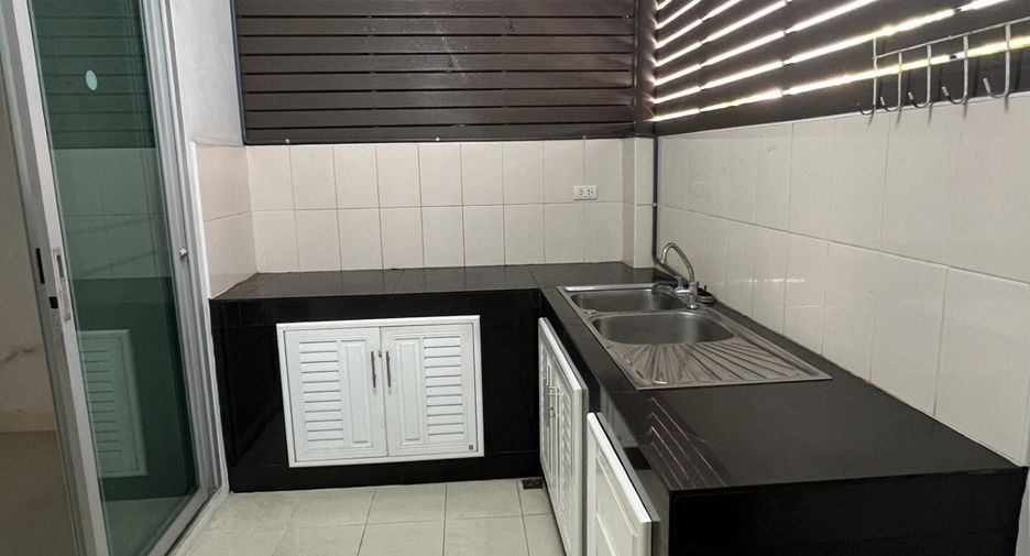 For sale 2 bedrooms townhouse in Phra Samut Chedi, Samut Prakan