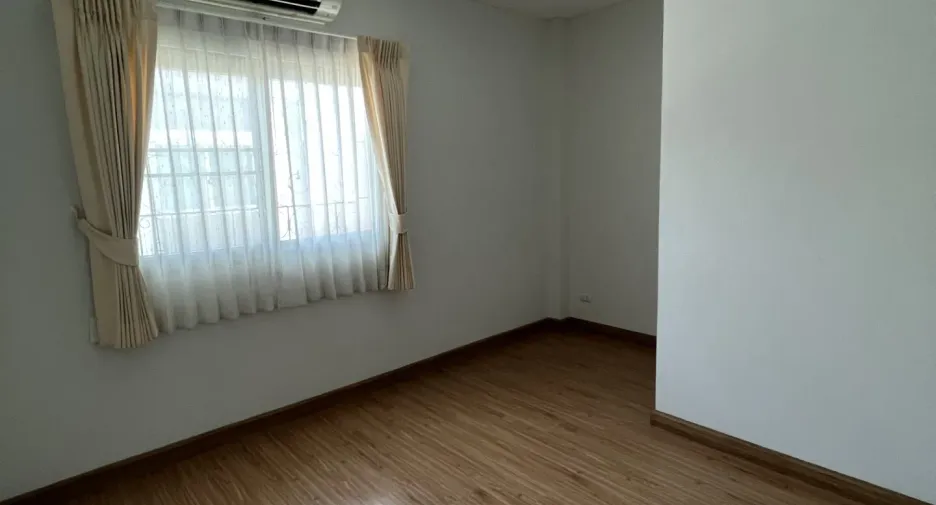 For sale 2 bedrooms townhouse in Phra Samut Chedi, Samut Prakan