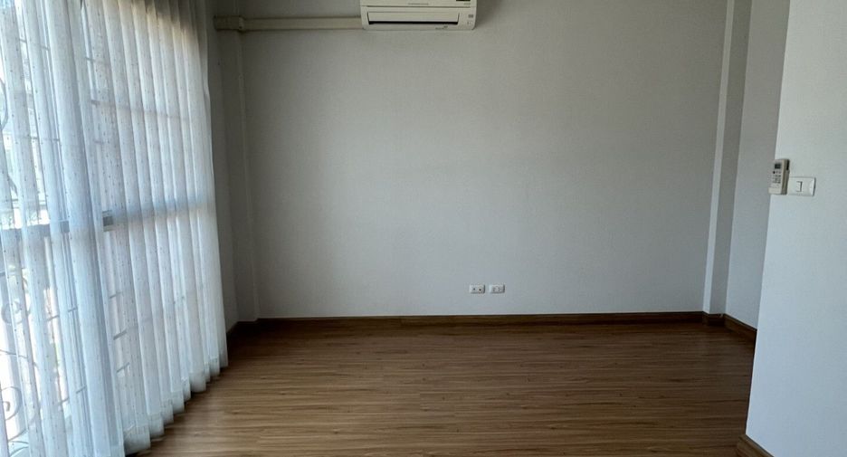 For sale 2 bedrooms townhouse in Phra Samut Chedi, Samut Prakan