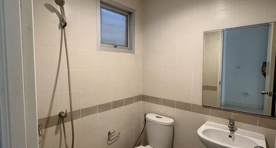 For sale 2 bedrooms townhouse in Phra Samut Chedi, Samut Prakan
