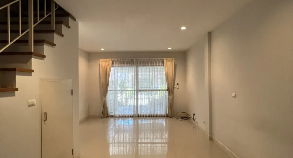 For sale 2 bedrooms townhouse in Phra Samut Chedi, Samut Prakan