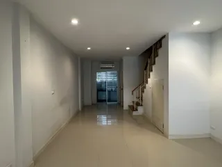 出售 2 卧室 联排别墅 在 Phra Samut Chedi, Samut Prakan