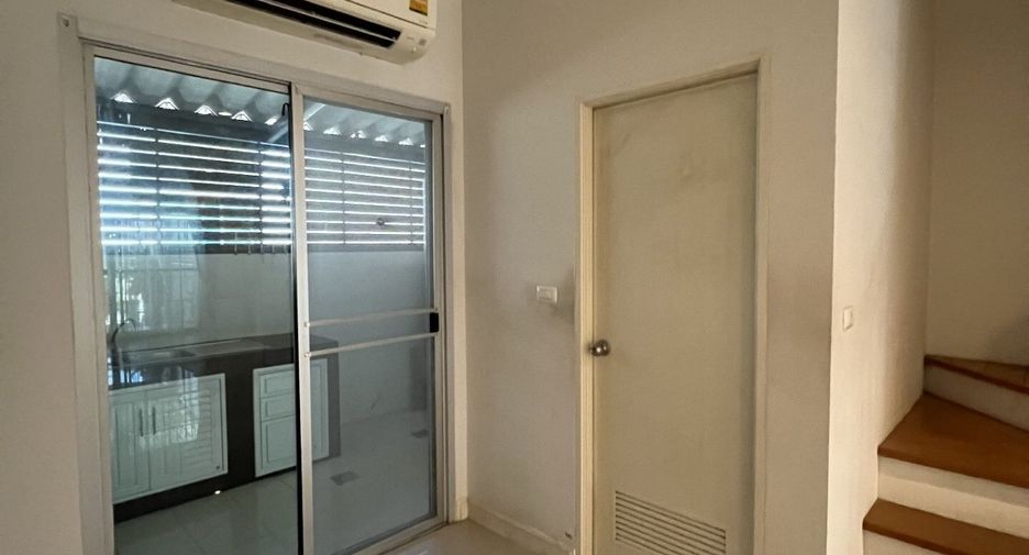 For sale 2 bedrooms townhouse in Phra Samut Chedi, Samut Prakan