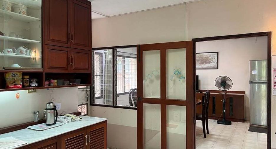 For sale 4 bedrooms house in Taling Chan, Bangkok