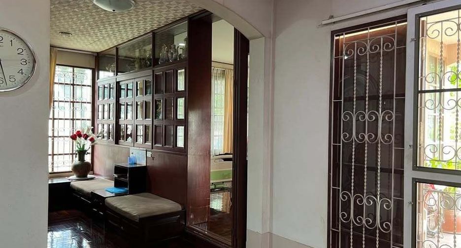 For sale 4 bedrooms house in Taling Chan, Bangkok