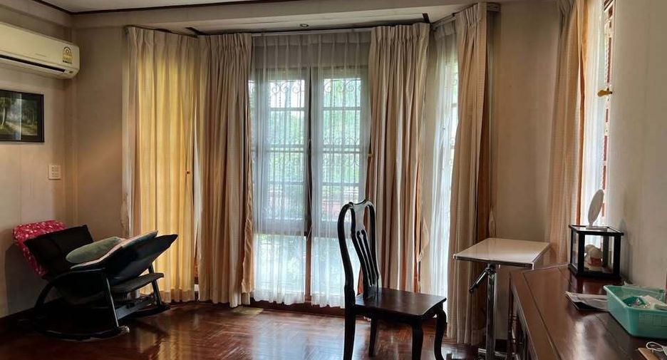 For sale 4 bedrooms house in Taling Chan, Bangkok