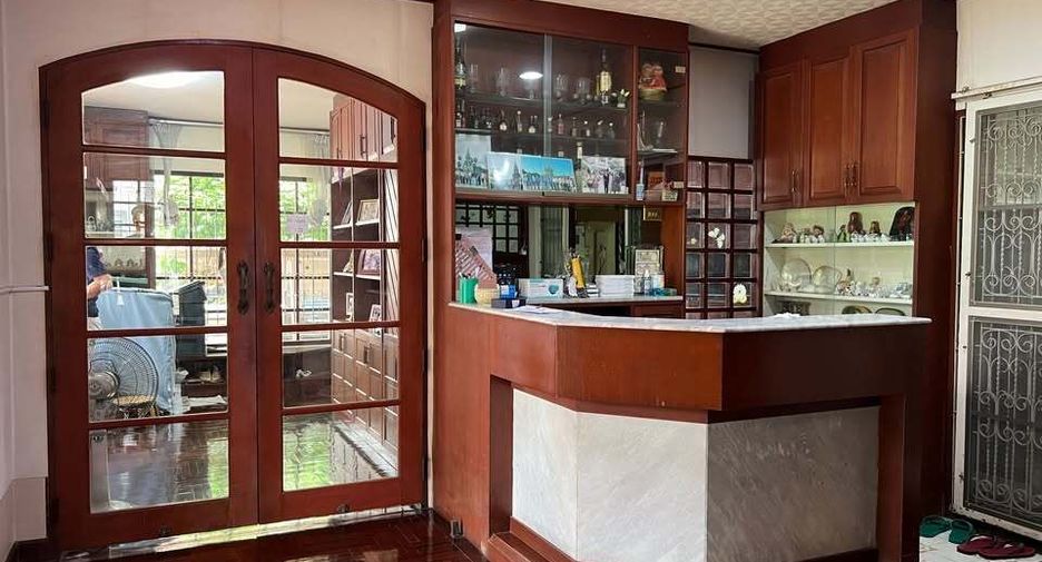 For sale 4 bedrooms house in Taling Chan, Bangkok