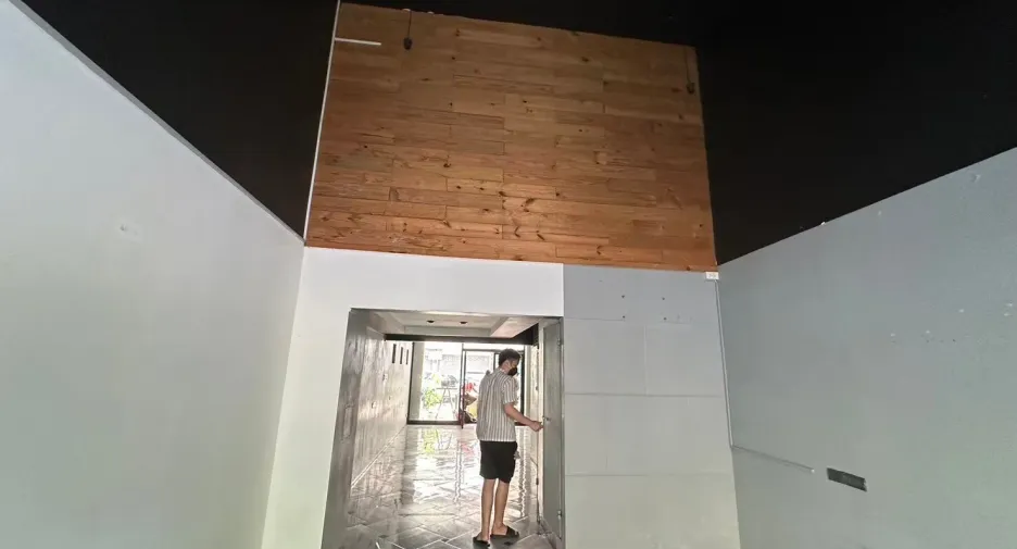 Local comercial en alquiler de 12 habitaciones en Mueang Rayong, Rayong