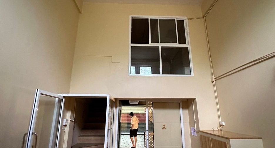 Local comercial en alquiler de 12 habitaciones en Mueang Rayong, Rayong