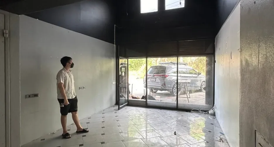 Local comercial en alquiler de 12 habitaciones en Mueang Rayong, Rayong