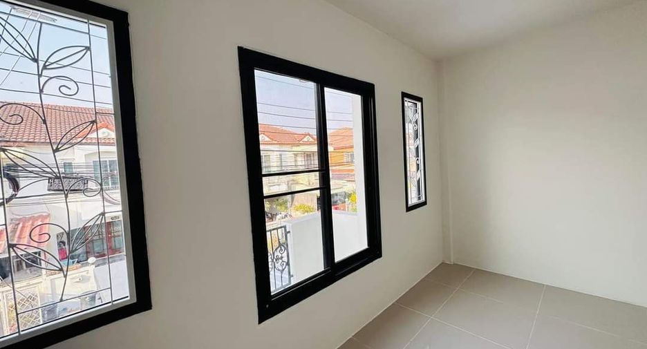 For sale 2 bedrooms townhouse in Khlong Sam Wa, Bangkok