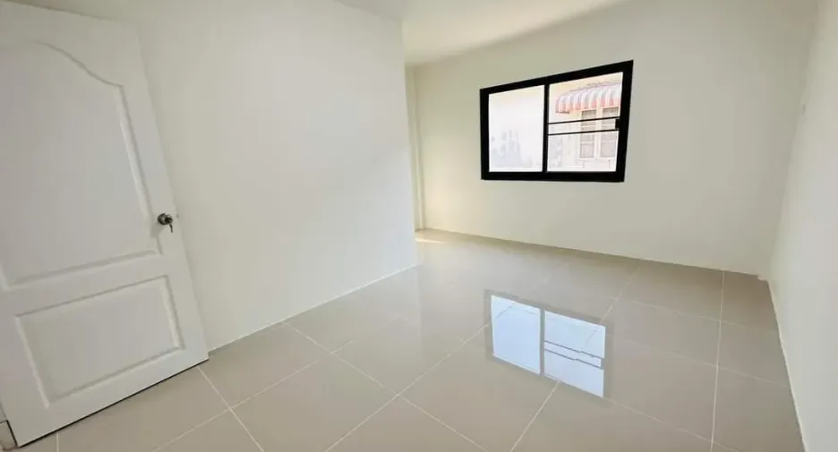 For sale 2 bedrooms townhouse in Khlong Sam Wa, Bangkok
