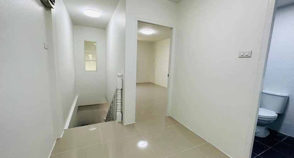 For sale 2 bedrooms townhouse in Khlong Sam Wa, Bangkok