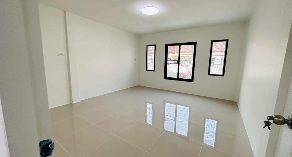 For sale 2 bedrooms townhouse in Khlong Sam Wa, Bangkok