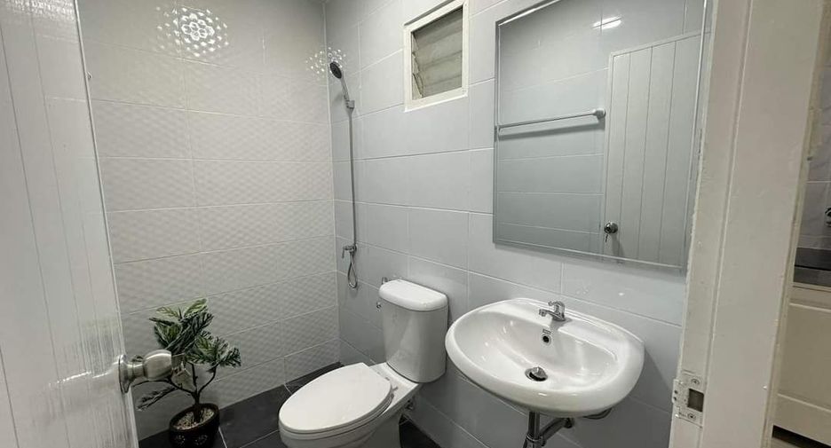 For sale 2 bedrooms townhouse in Khlong Sam Wa, Bangkok