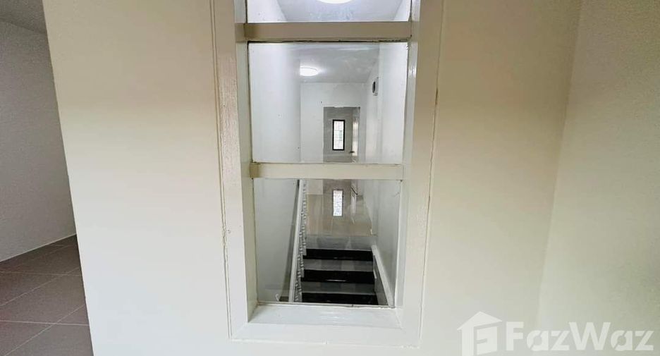 Casa adosada en venta de 2 habitaciones en Khlong Sam Wa, Bangkok