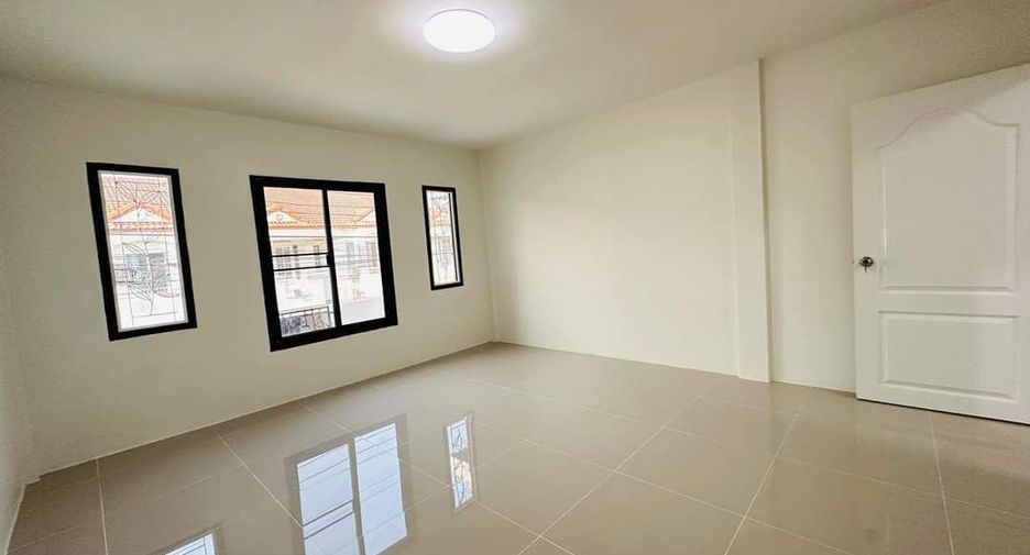 For sale 2 bedrooms townhouse in Khlong Sam Wa, Bangkok