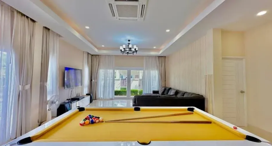 À vendre et à louer 4 chambres villa à Bang Lamung, Chonburi