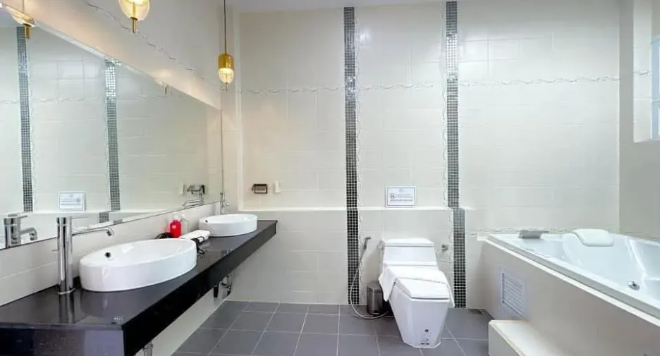À vendre et à louer 4 chambres villa à Bang Lamung, Chonburi