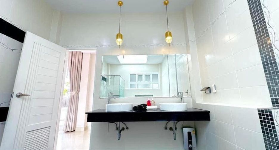 For sale and for rent 4 bedrooms villa in Huay Yai, Pattaya