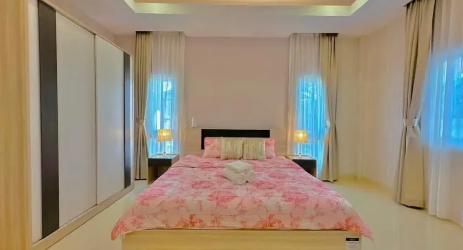 À vendre et à louer 4 chambres villa à Bang Lamung, Chonburi