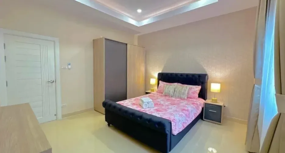 À vendre et à louer 4 chambres villa à Bang Lamung, Chonburi