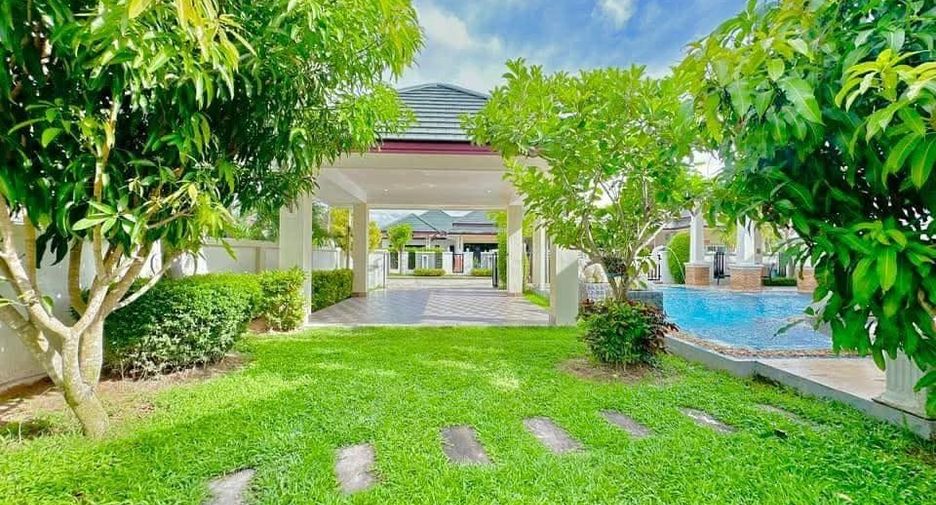 À vendre et à louer 4 chambres villa à Bang Lamung, Chonburi