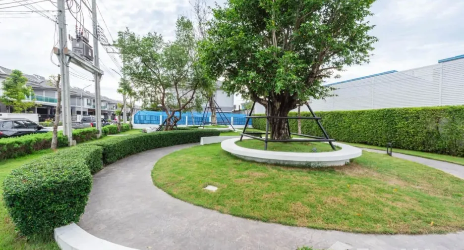 For sale 5 bedrooms house in Lat Krabang, Bangkok