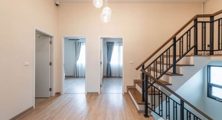 For sale 5 bedrooms house in Lat Krabang, Bangkok