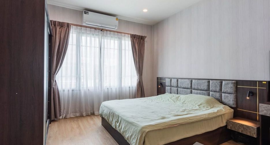 For sale 5 bedrooms house in Lat Krabang, Bangkok