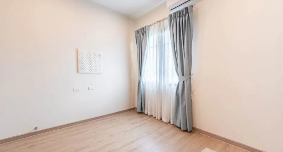 For sale 5 bedrooms house in Lat Krabang, Bangkok