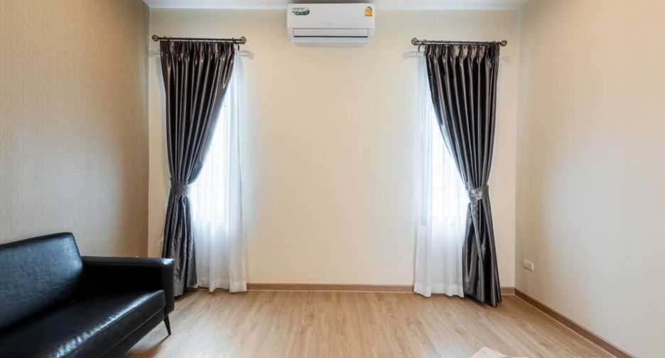 For sale 5 bedrooms house in Lat Krabang, Bangkok